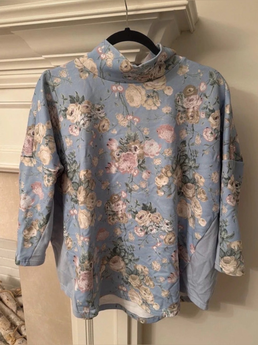 Tuckernuck sport Blue Floral Mock Neck Top
